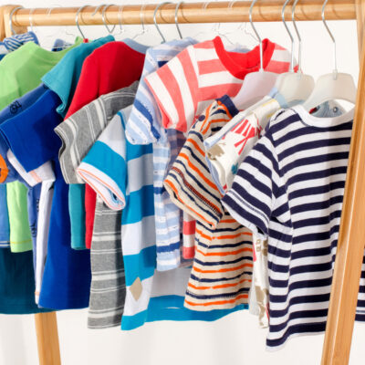 Indret garderoben i børneværelset med charmerende Huttelihut tøj